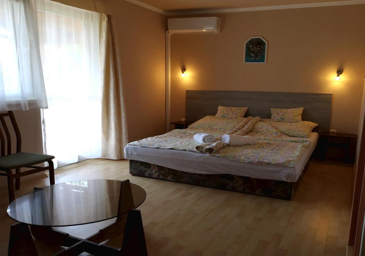 Vitorlas Apartmanhaz Σίοφοκ Εξωτερικό φωτογραφία