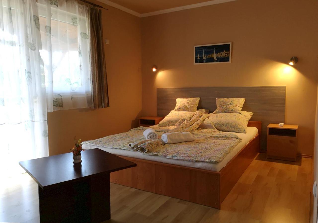 Vitorlas Apartmanhaz Σίοφοκ Εξωτερικό φωτογραφία